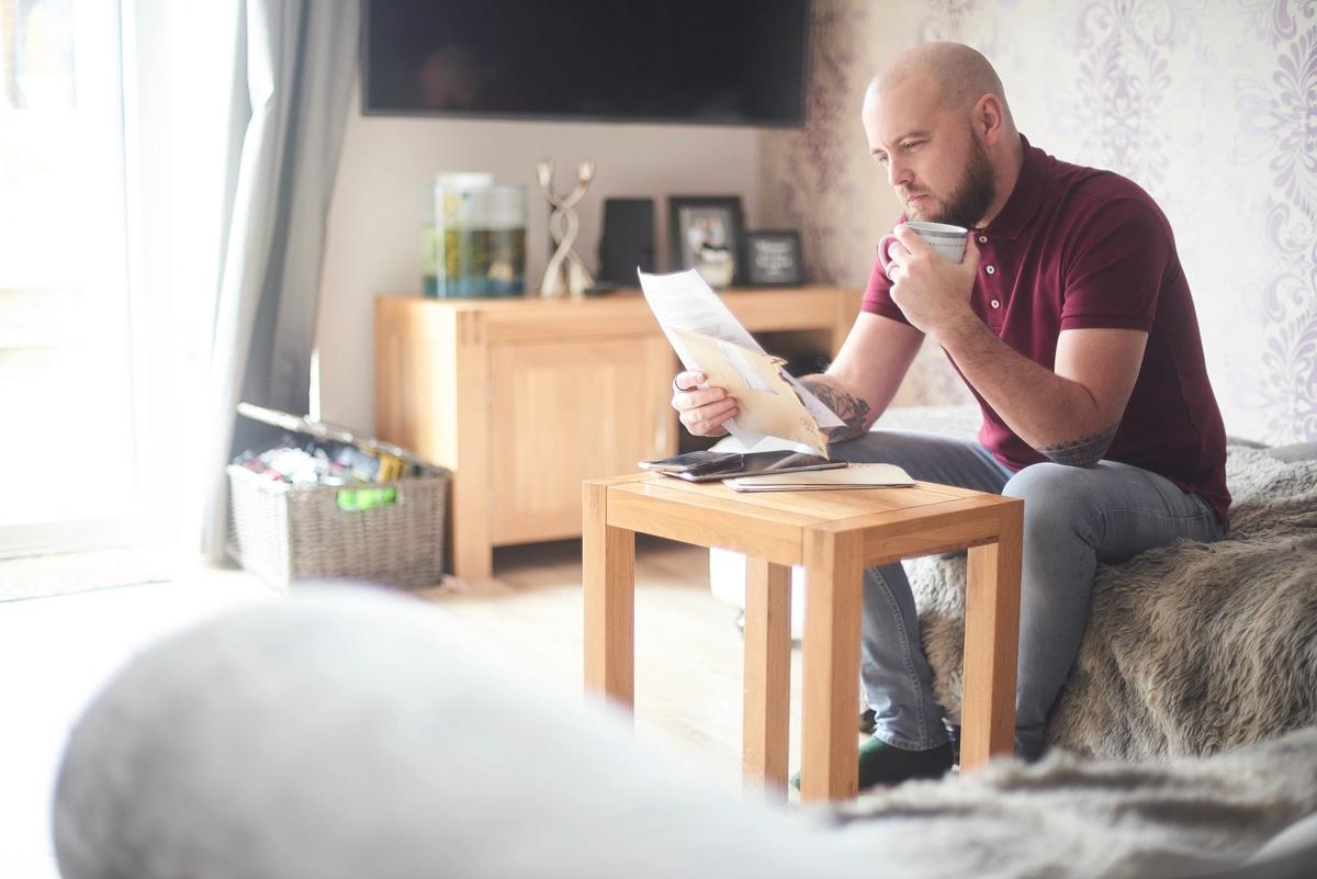 1 in 5 people ‘don’t check their bank balance because they feel anxious’