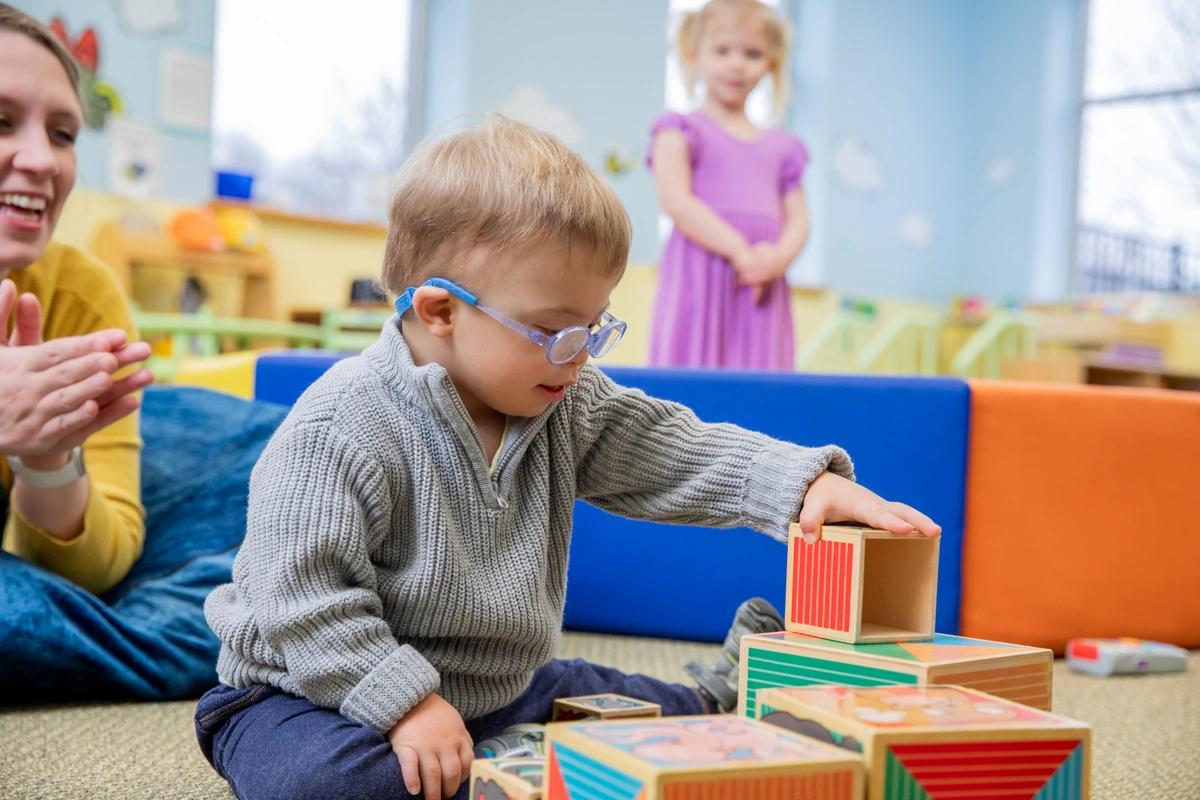 Government extends access to free childcare