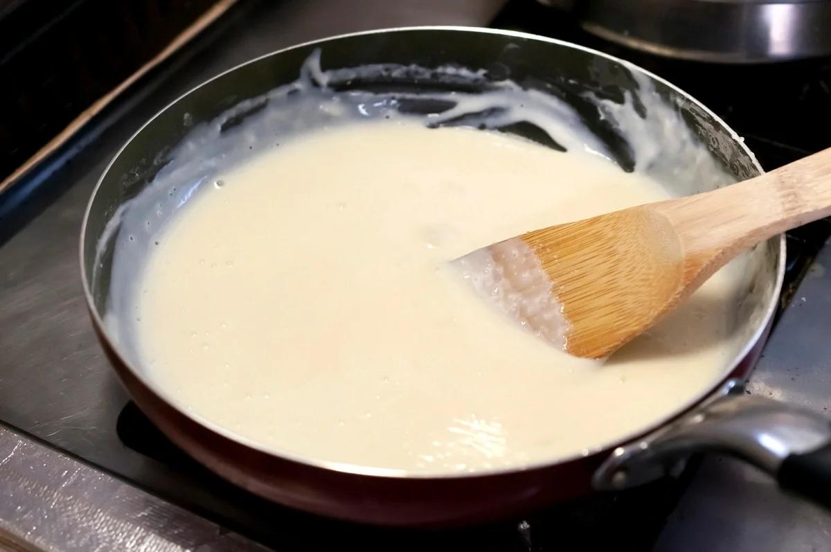 Save money on expensive jars by making your own white sauce
