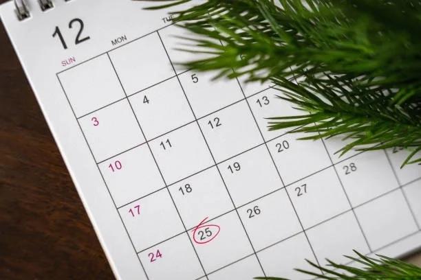Image of a calendar with 25th ringed in red. Bank holiday warning for benefit claimants as payment dates change this week. May 25 2026 benefit payment date changes