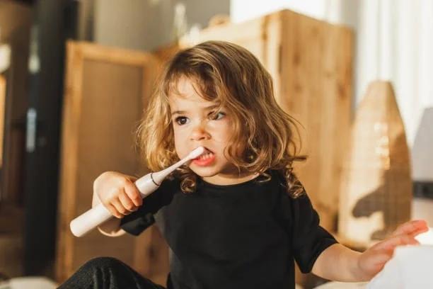 Image of a child cleaning their teeth. Free toothbrushes for thousands of children as councils tackle growing oral health gap. Free tooth brushes
