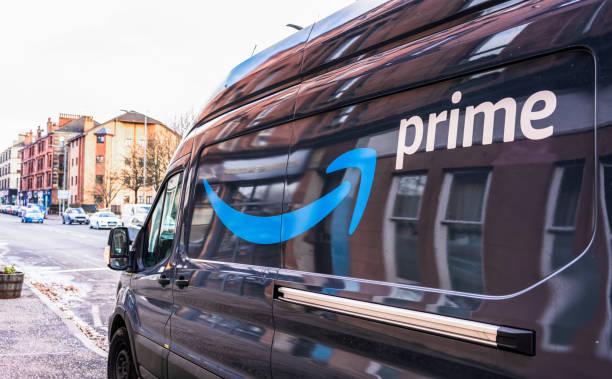 An image of an Amazon Prime van.