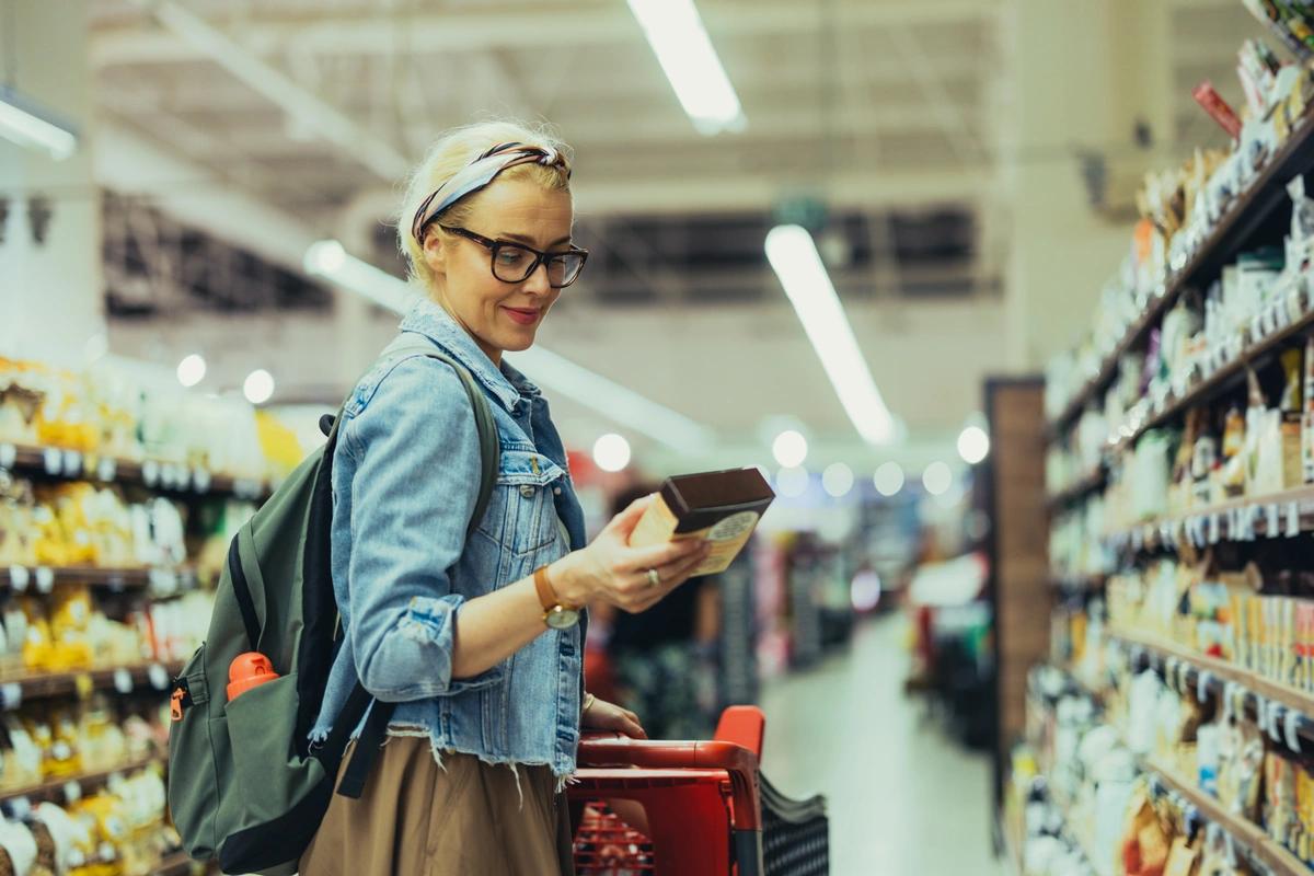 A women shopping in a supermarket