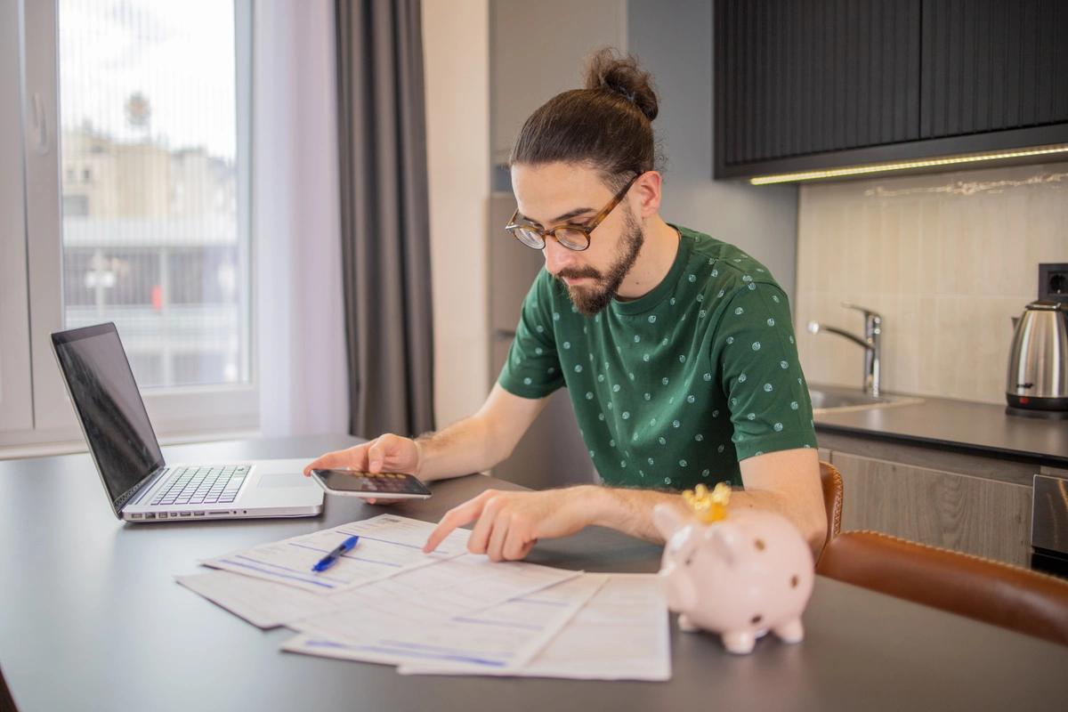 Man comparing deals with piggy bank