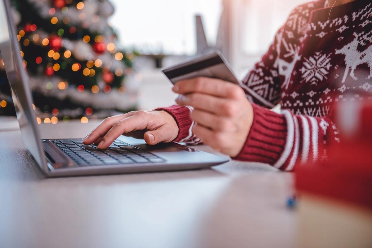 A woman doing her Christmas shopping online